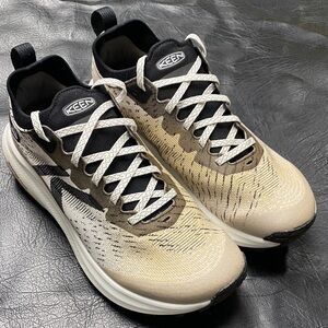 Keen men’s 8 Seek trail running